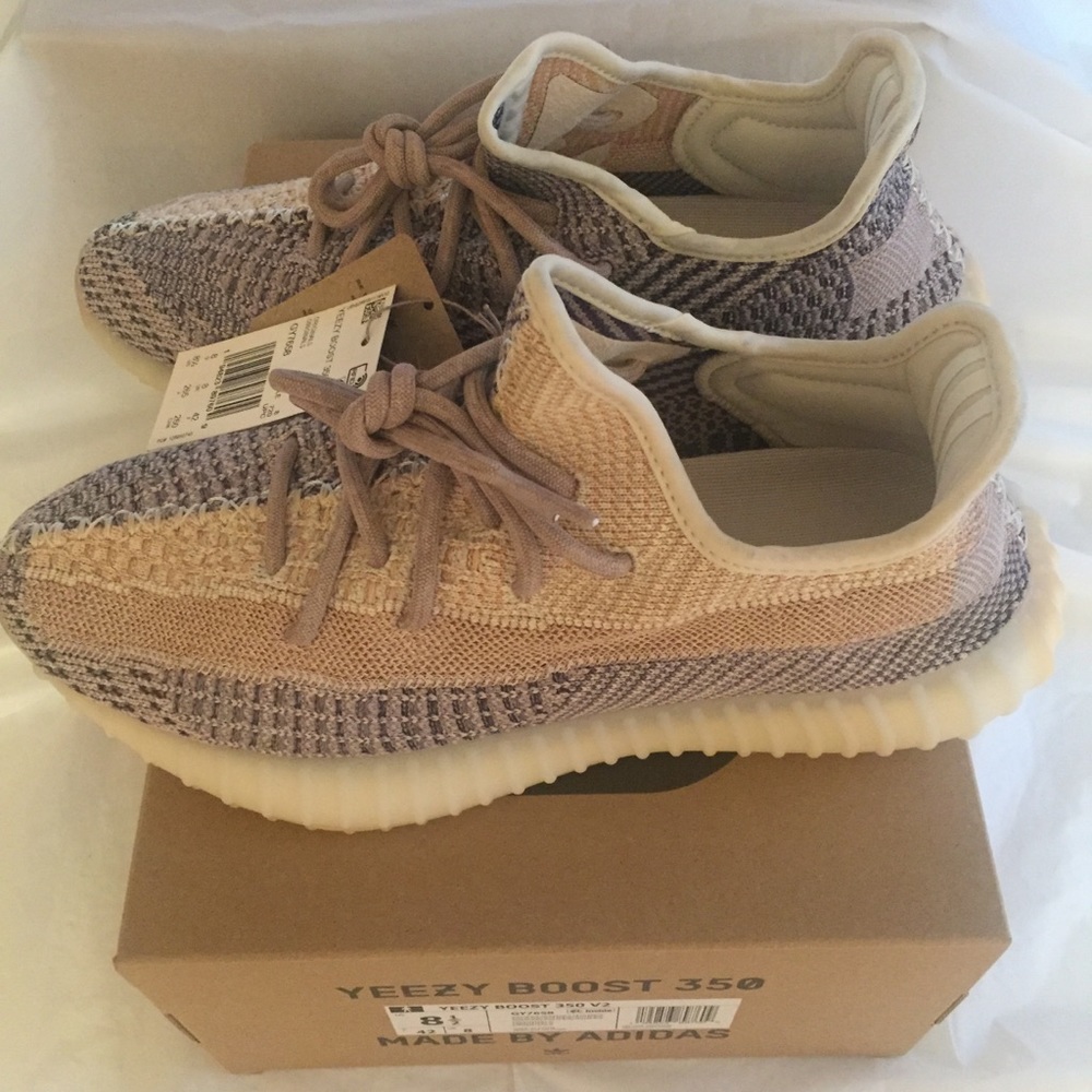 NWT Yeezy Boost 350 v2 - Picture 4 of 7